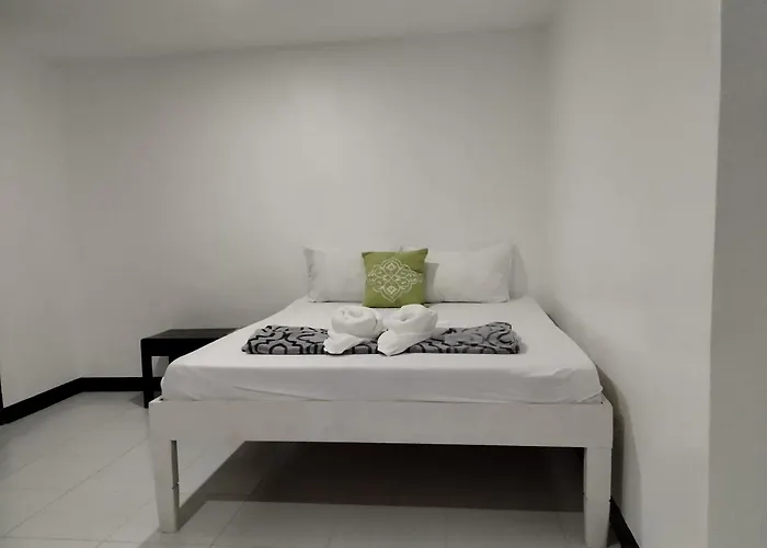 Front Hotel *
